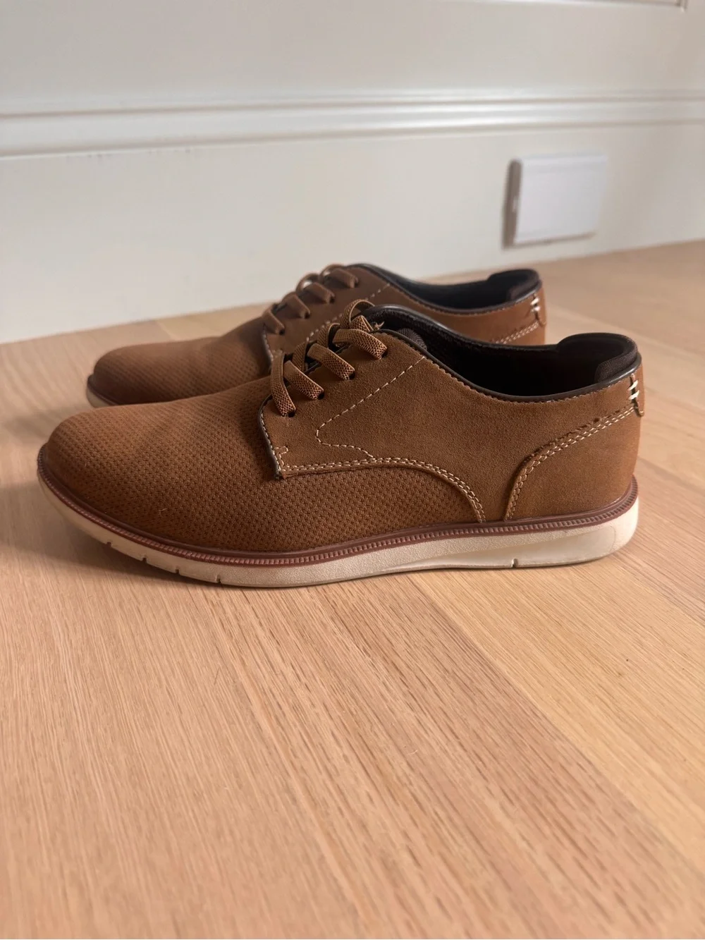 Boys Nordstrom Brown Suede (no tie) sneakers. Size 5